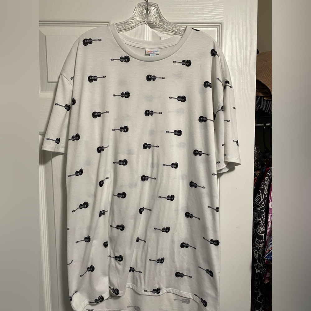 LuLaRoe Hudson T-Shirt 2XL Ukuleles